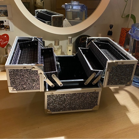 Caboodles Adored Pebble Holographic Train Case - Picture 3 of 9